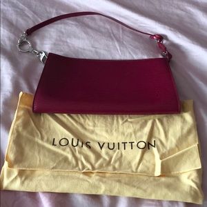 Authentic Louis Vuitton- pochette accesoires.